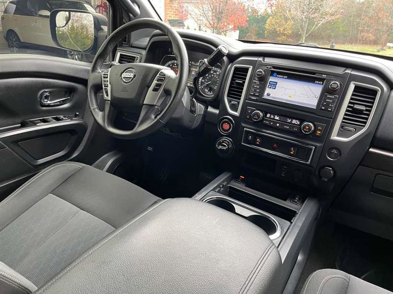 Used 2018 Nissan Titan SV w/ SV Convenience Package image 57
