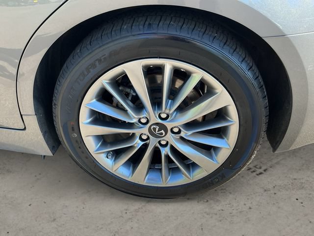 Used 2019 INFINITI Q50 Luxe w/ Essential Package (3.0T Luxe) AWD/4WD image 9
