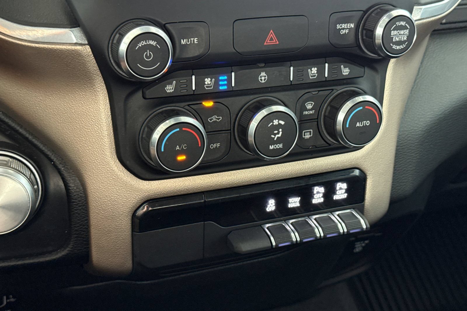 Used 2022 RAM 1500 Laramie AWD/4WD image 21