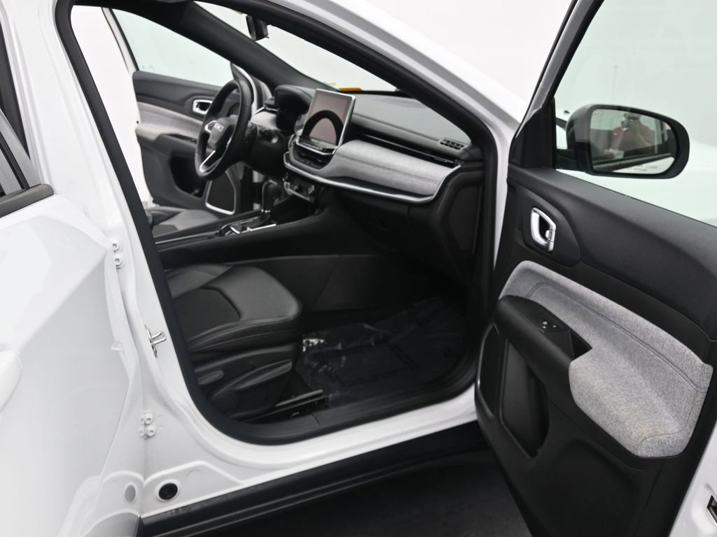 Used 2024 Jeep Compass Latitude image 16