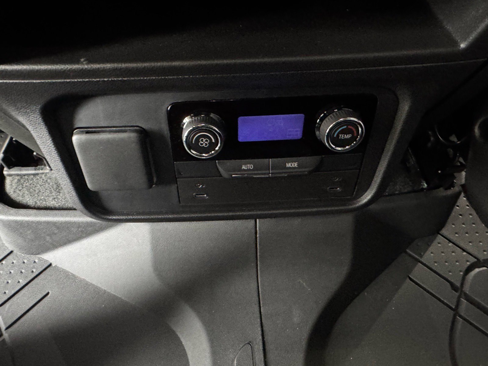 Used 2025 Chevrolet Suburban LS image 12