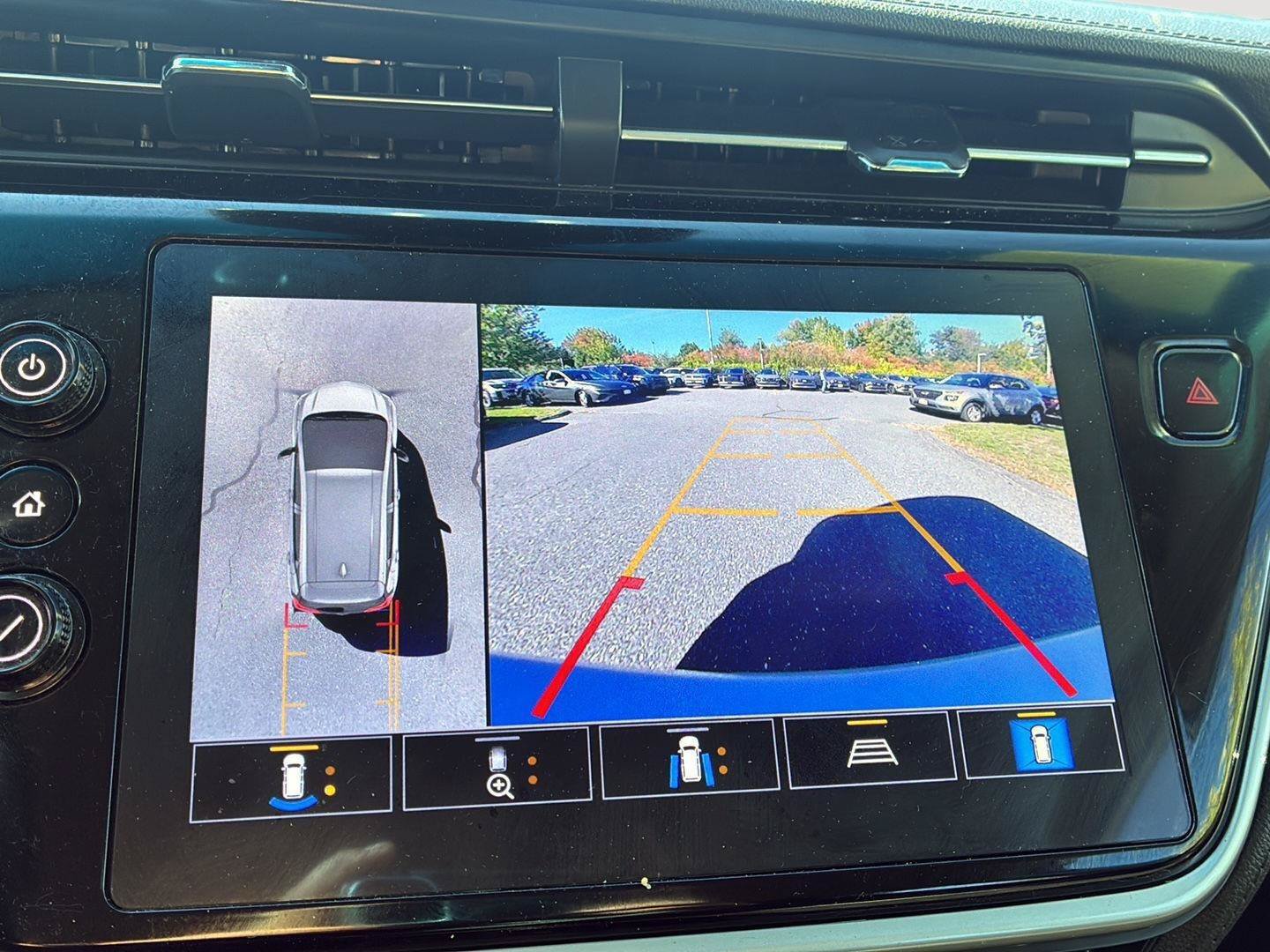Used 2022 Chevrolet Bolt LT w/ Infotainment Package FWD image 30