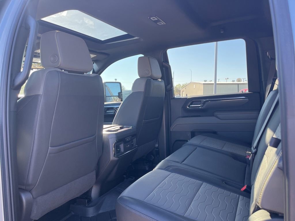 Used 2024 Chevrolet Silverado 2500 ZR2 w/ Technology Package image 11