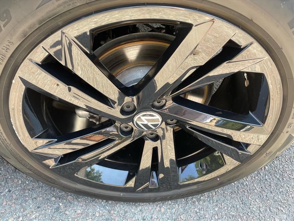 Used 2023 Volkswagen Tiguan SE R-Line FWD image 11