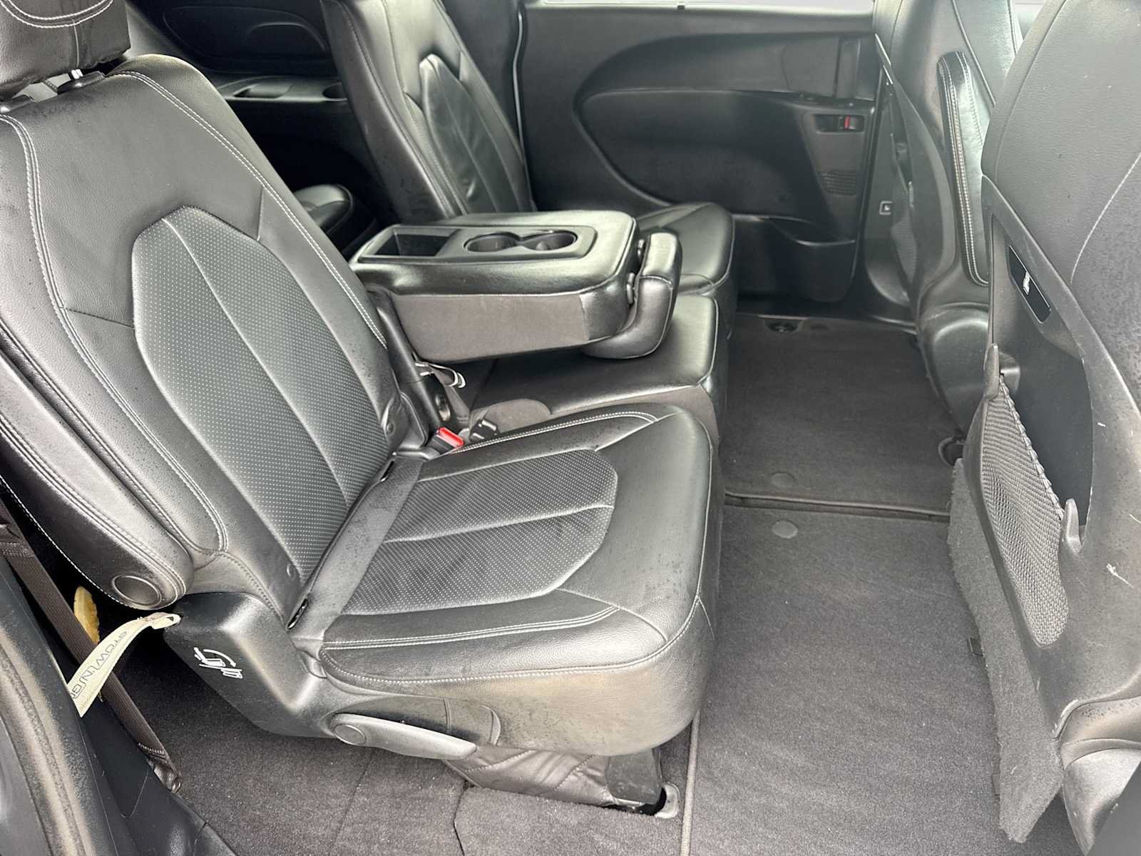 Used 2018 Chrysler Pacifica Touring-L w/ Advanced Safetytec Group FWD image 19
