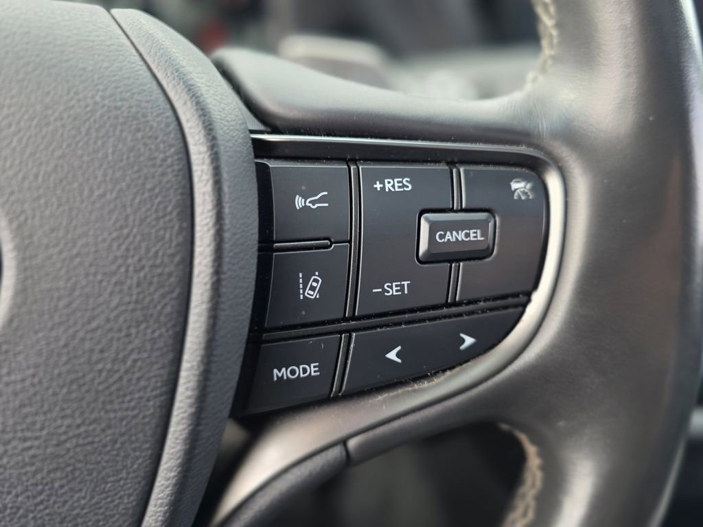 Used 2021 Lexus LS 500 w/ Accessory Package (Z1) RWD image 26