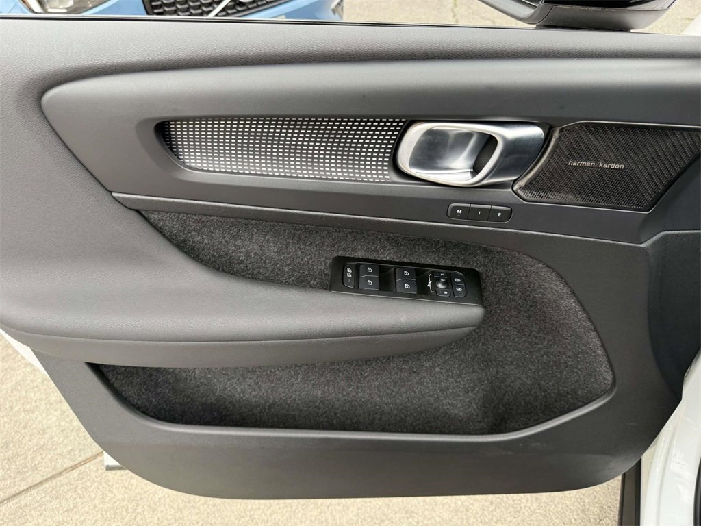 Used 2022 Volvo XC40 P8 Recharge Ultimate image 20