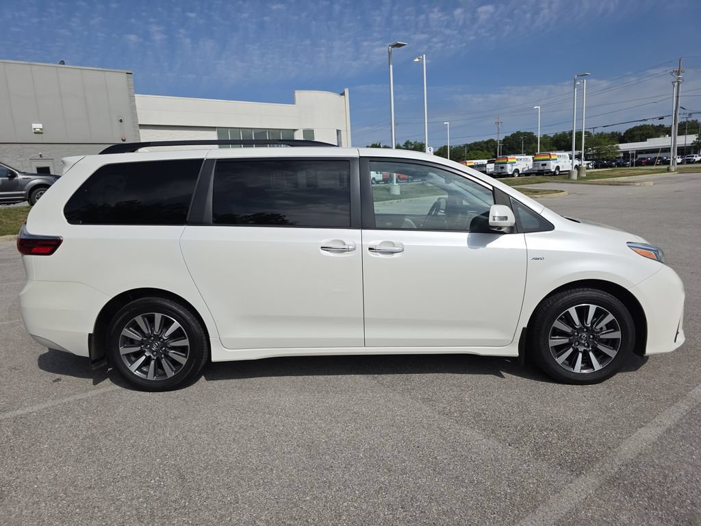 Used 2019 Toyota Sienna Limited AWD/4WD image 9