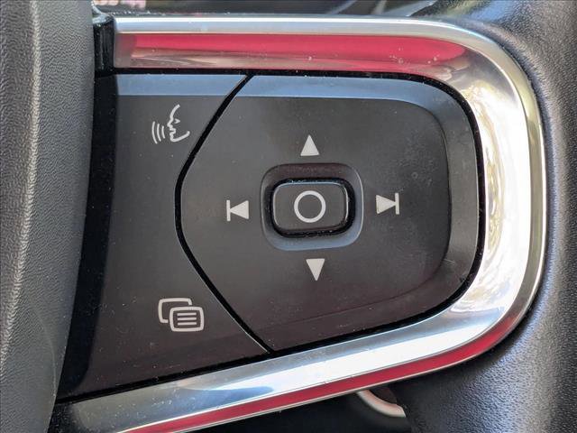 Used 2019 Volvo XC40 T5 Momentum image 15