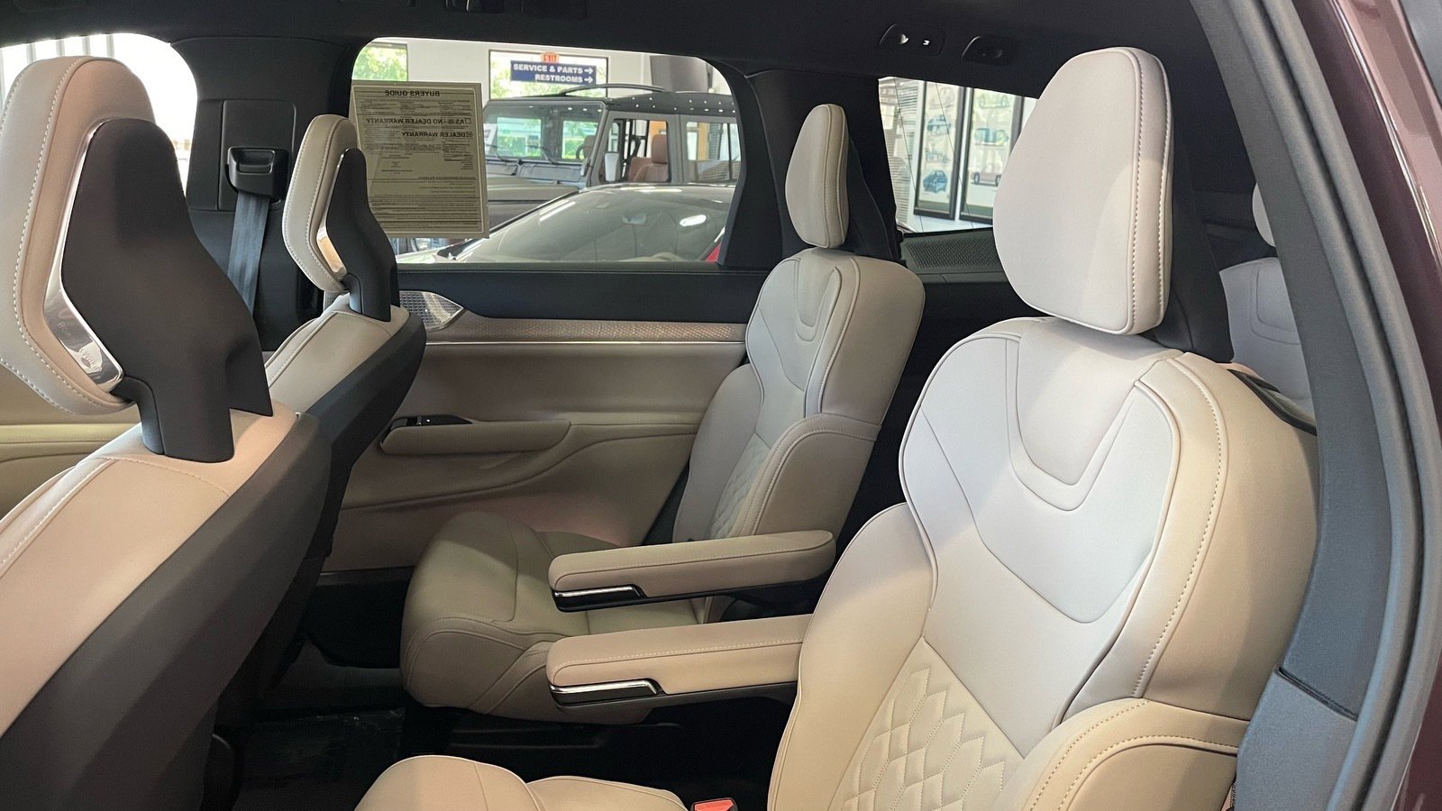 Used 2025 Volvo EX90 Ultra image 33
