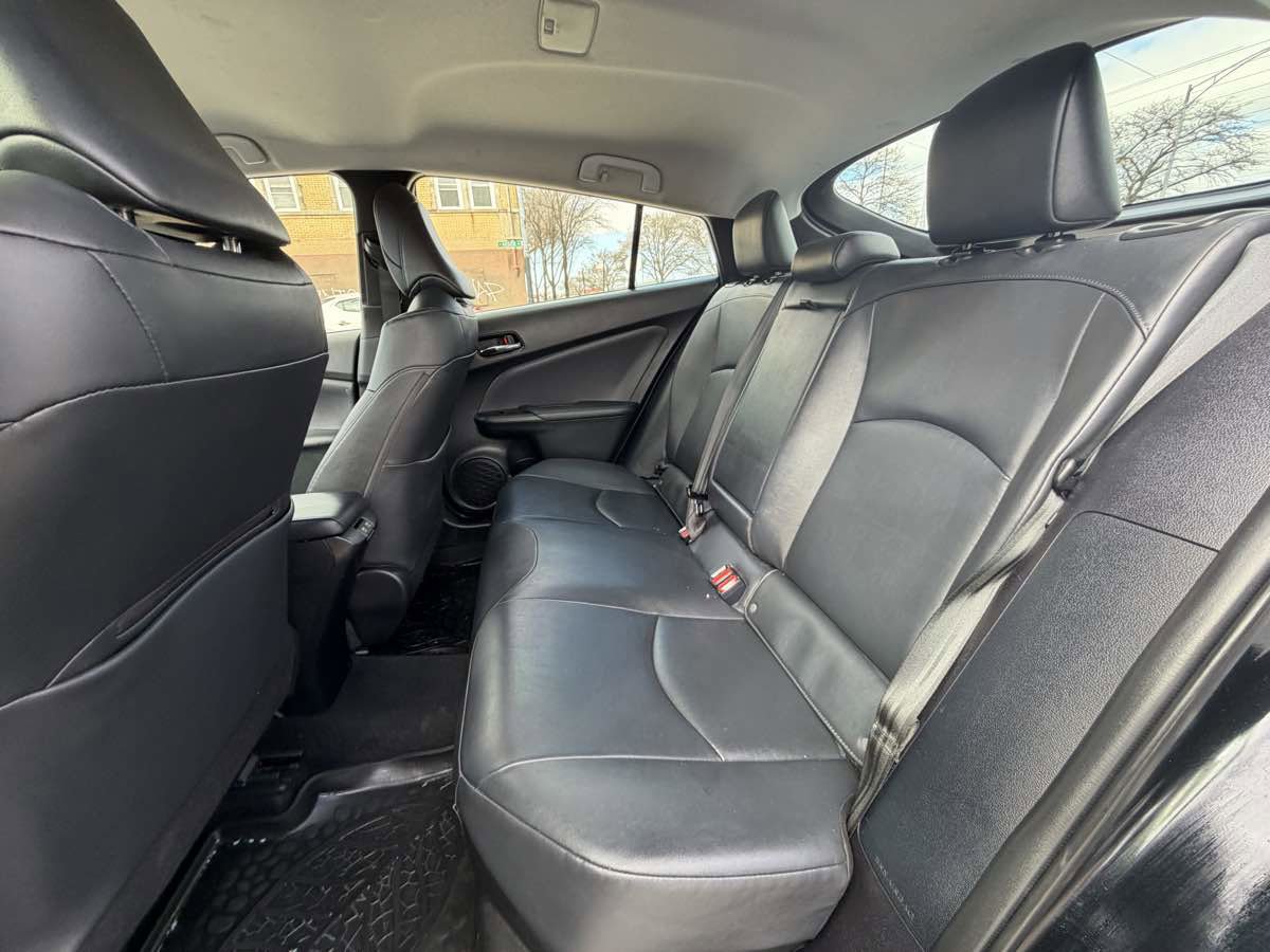 Used 2021 Toyota Prius XLE image 16