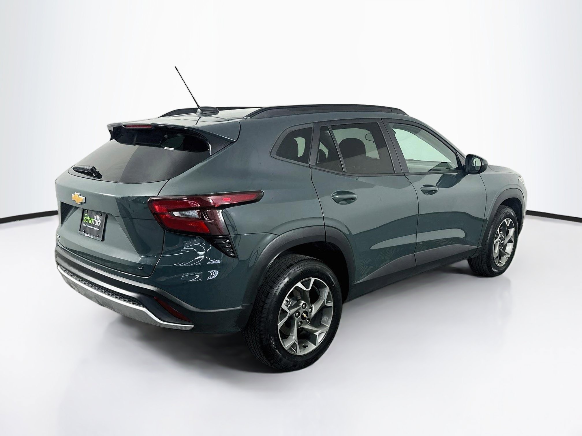 Used 2025 Chevrolet Trax LT FWD image 9