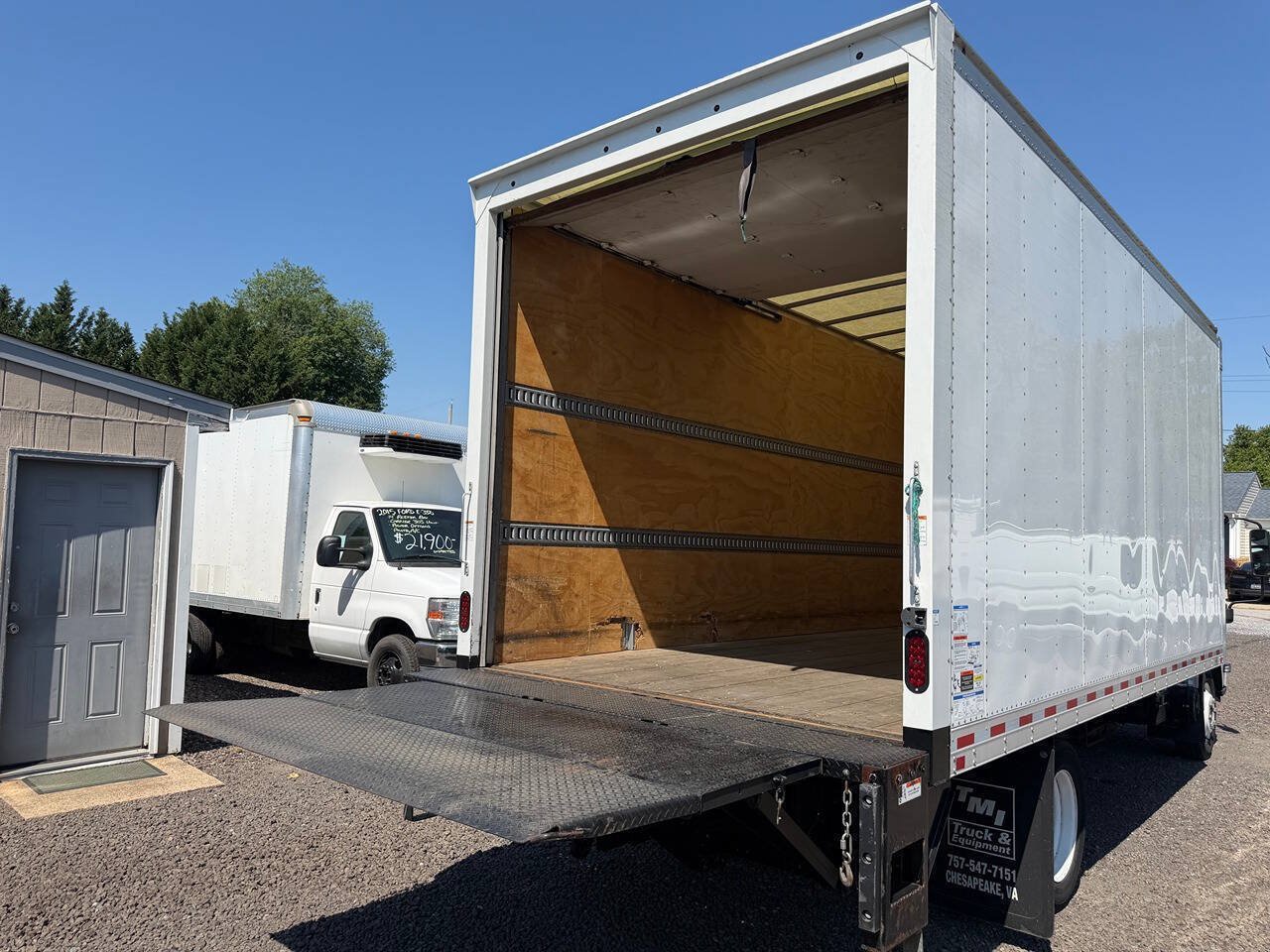 Used 2021 Isuzu NPR RWD image 10