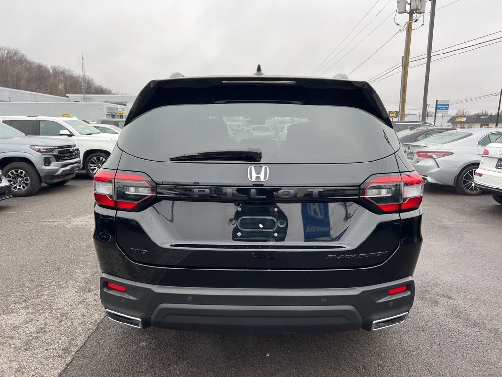 Certified 2025 Honda Pilot Black Edition image 4