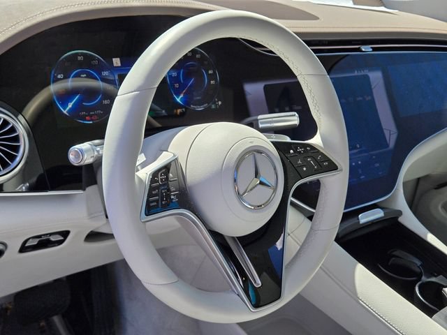 Used 2023 Mercedes-Benz EQS 580 4MATIC SUV image 17
