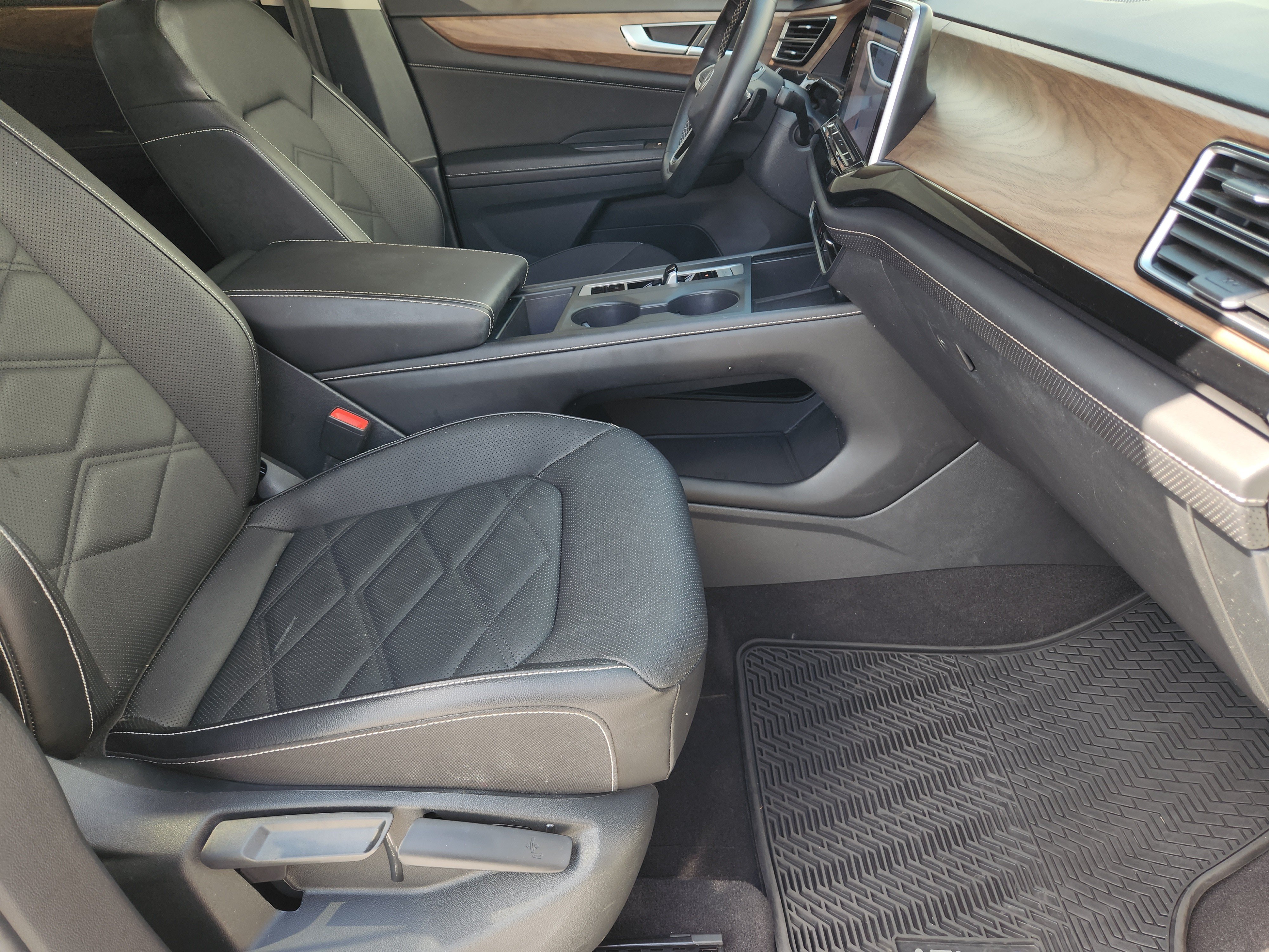 Used 2024 Volkswagen Atlas SE FWD image 16