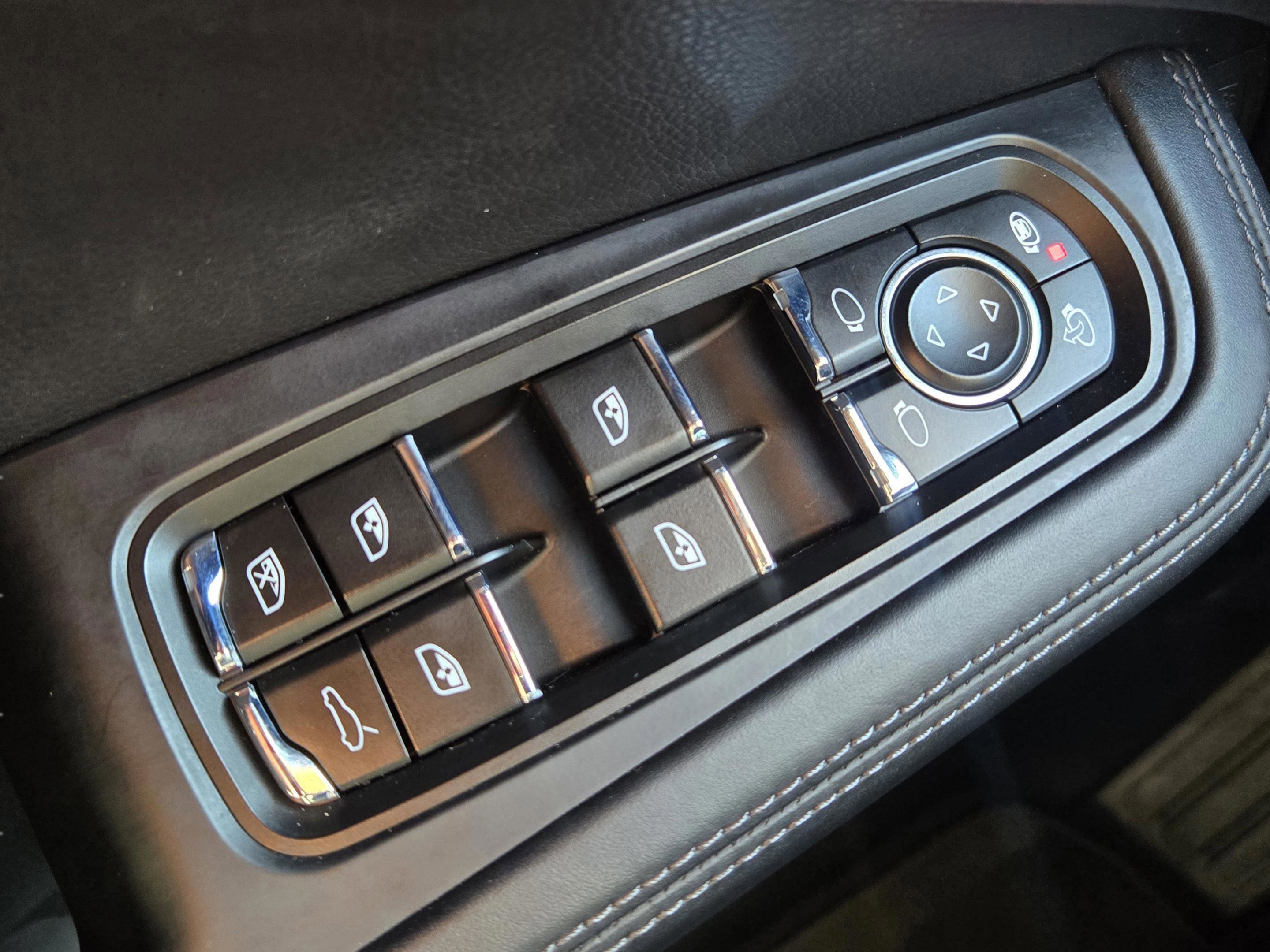 Used 2018 Porsche Macan Turbo image 25