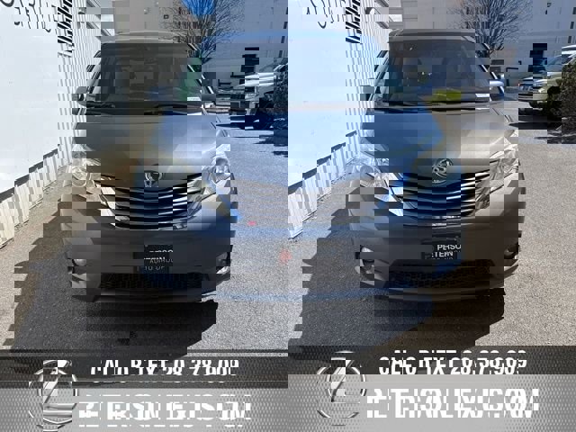 Used 2016 Toyota Sienna XLE w/ XLE Navigation Package image 9