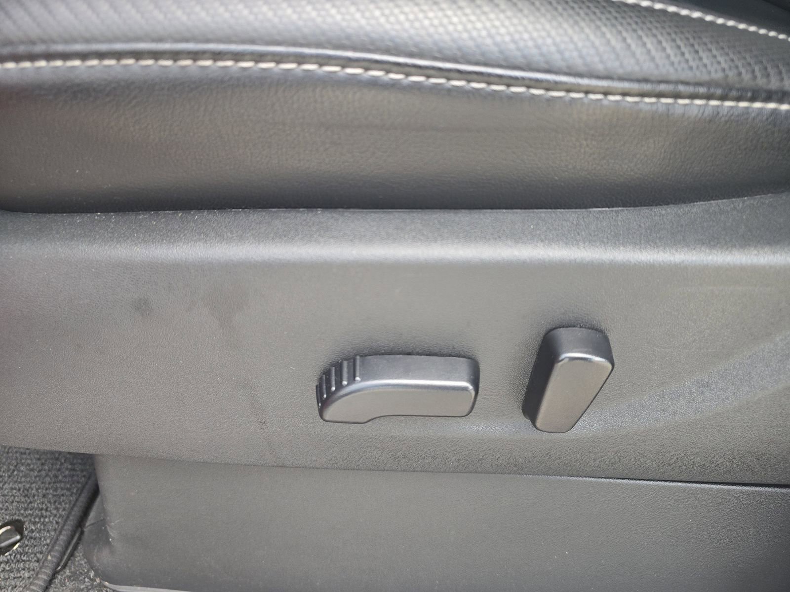 Used 2024 Nissan Frontier SL image 11