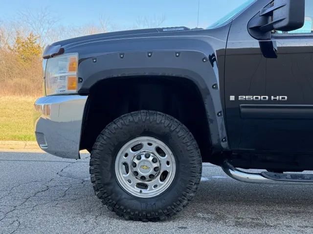 Used 2009 Chevrolet Silverado 2500 LT w/ Exterior Plus Package image 19