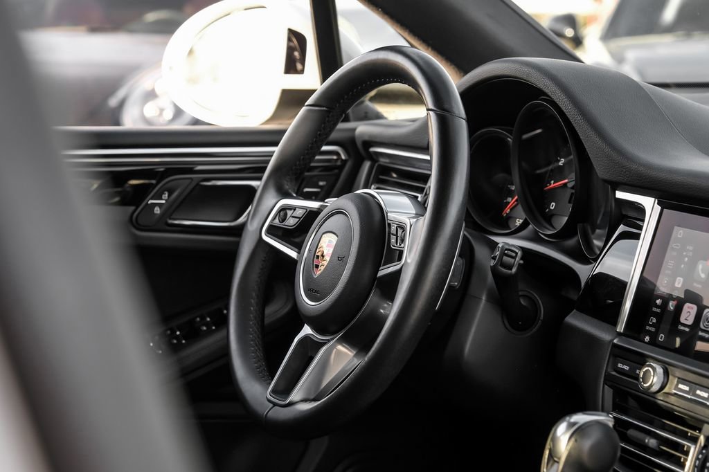Used 2020 Porsche Macan AWD/4WD image 11