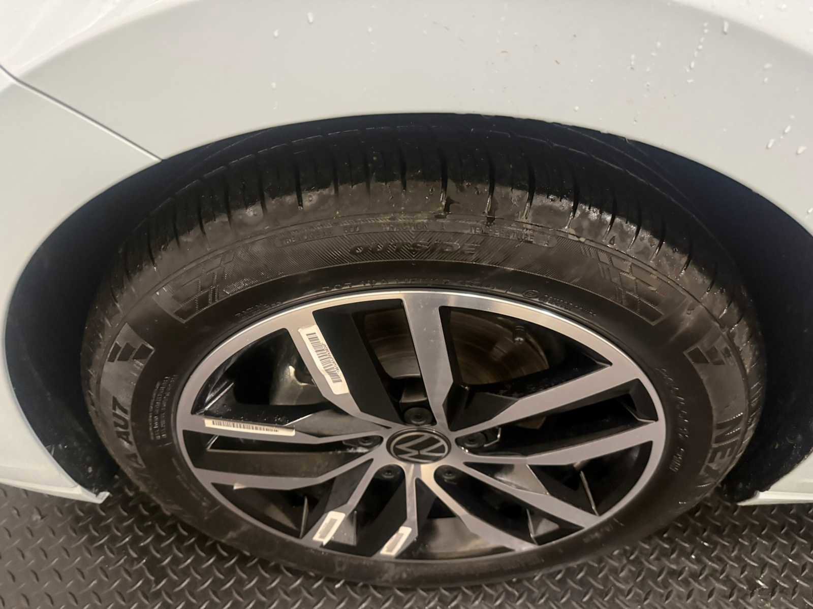 Certified 2025 Volkswagen Jetta SE w/ Sunroof Package image 8