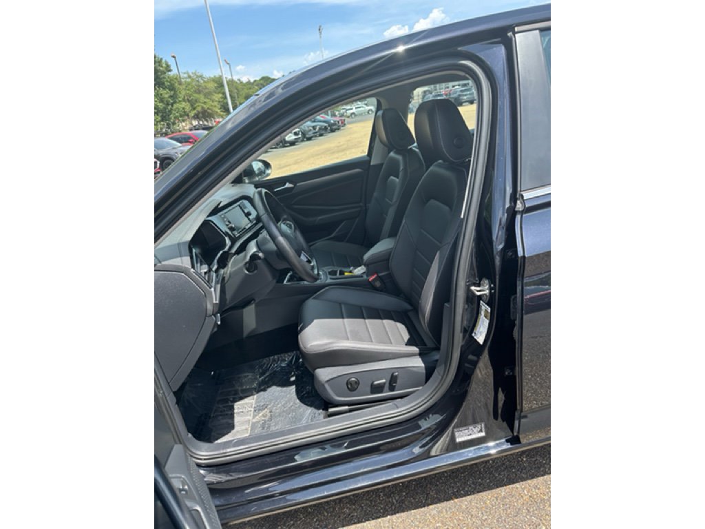 Used 2024 Volkswagen Jetta SE image 6