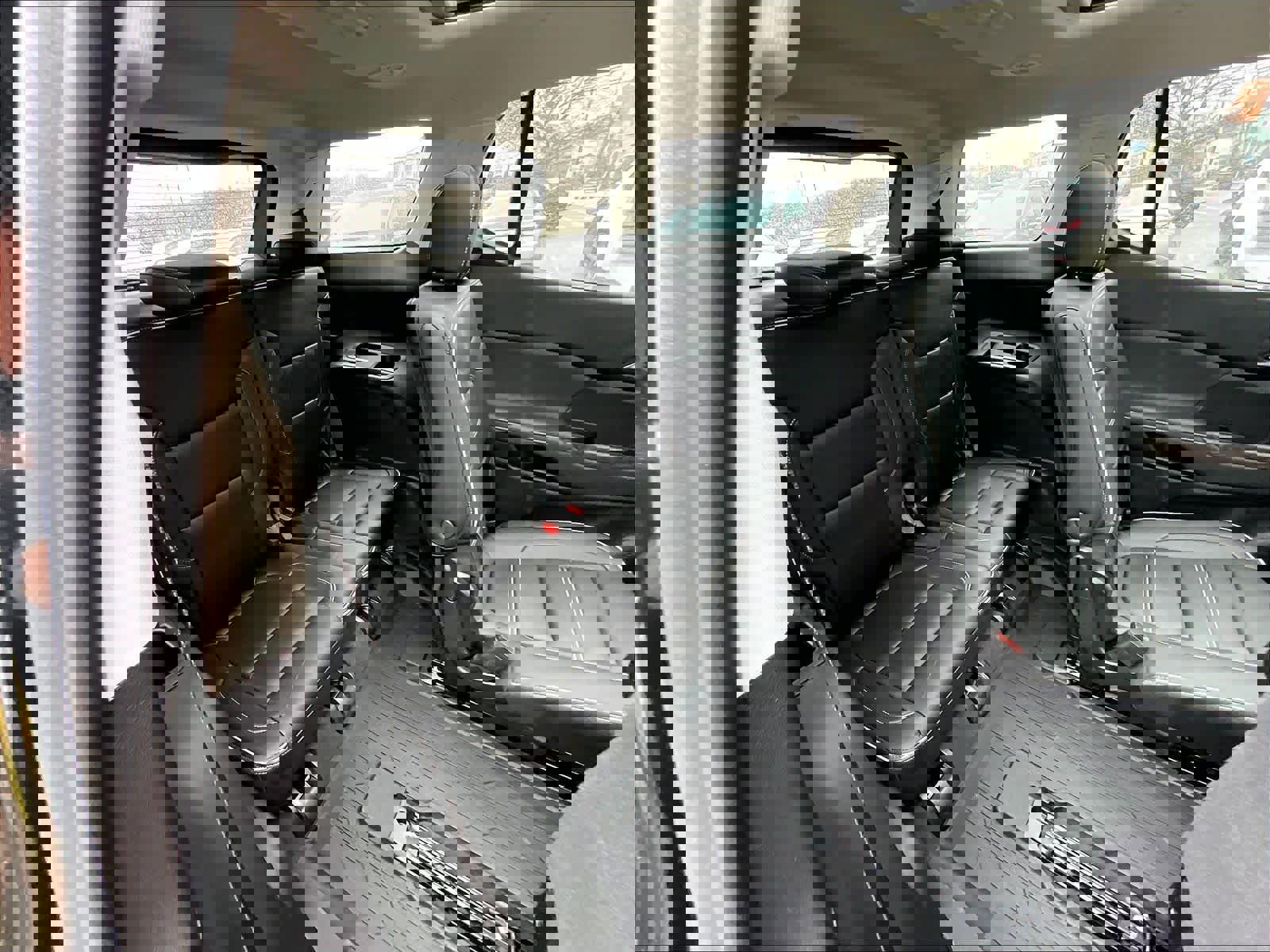 Used 2023 GMC Acadia Denali w/ Denali Ultimate Package AWD/4WD image 18