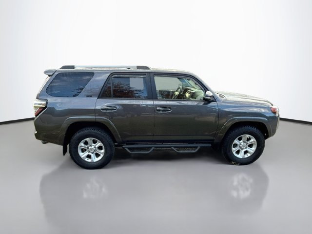Used 2022 Toyota 4Runner SR5 Premium w/ Moonroof Package AWD/4WD image 8