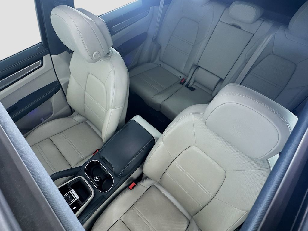 Certified 2023 Porsche Cayenne Platinum Edition image 14