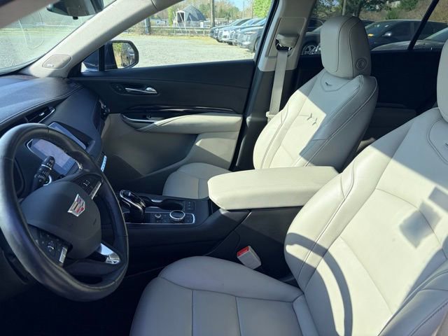 Used 2022 Cadillac XT4 Luxury w/ Cold Weather Package image 6