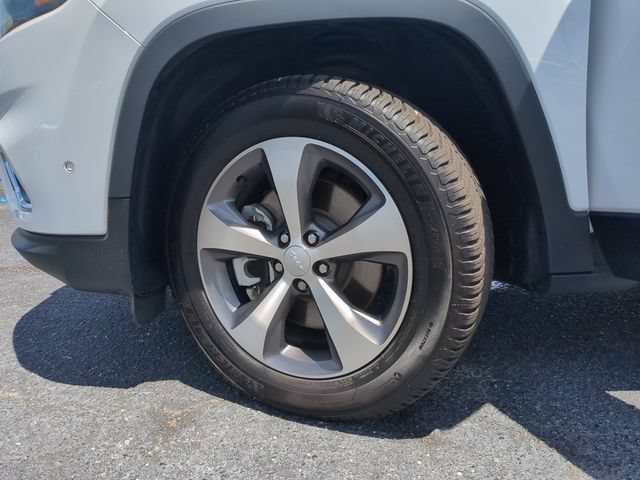 Used 2021 Jeep Cherokee Limited w/ Elite Package AWD/4WD image 39
