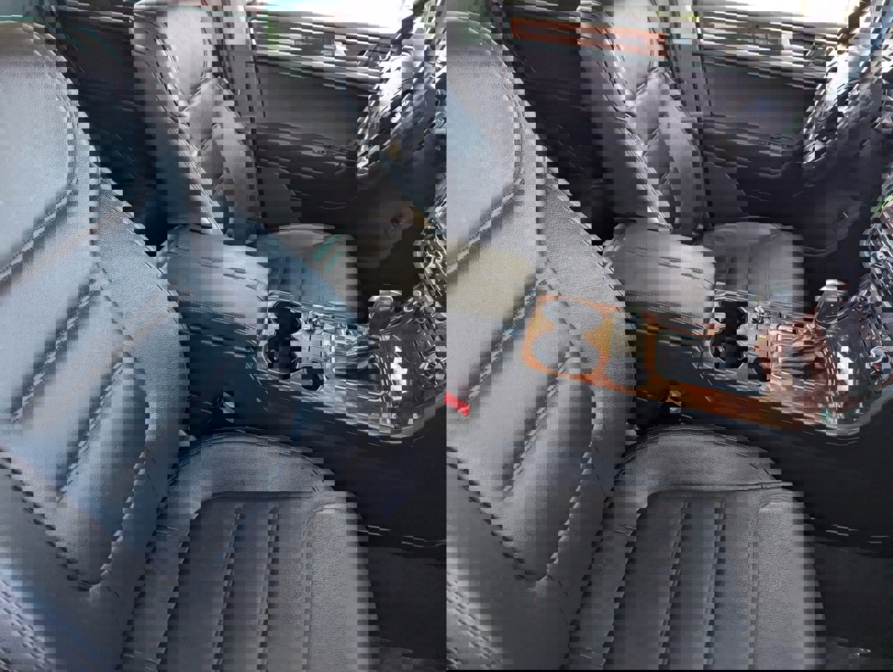 Used 2014 Volkswagen Touareg TDI image 11