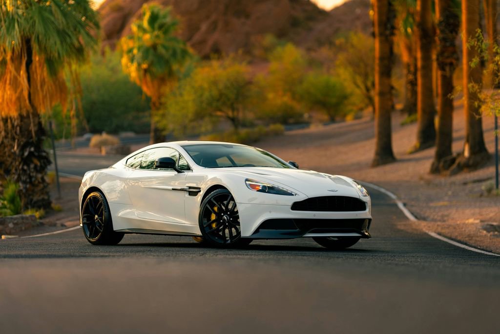 Used 2015 Aston Martin Vanquish Coupe image 19