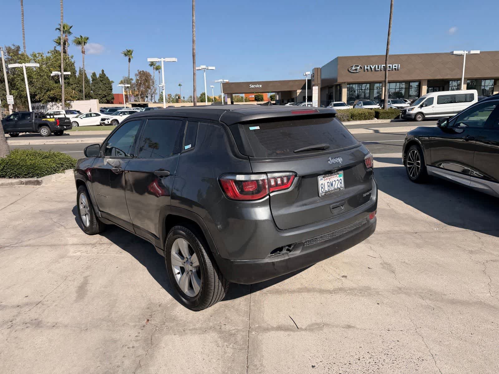 Used 2019 Jeep Compass Sport FWD image 3