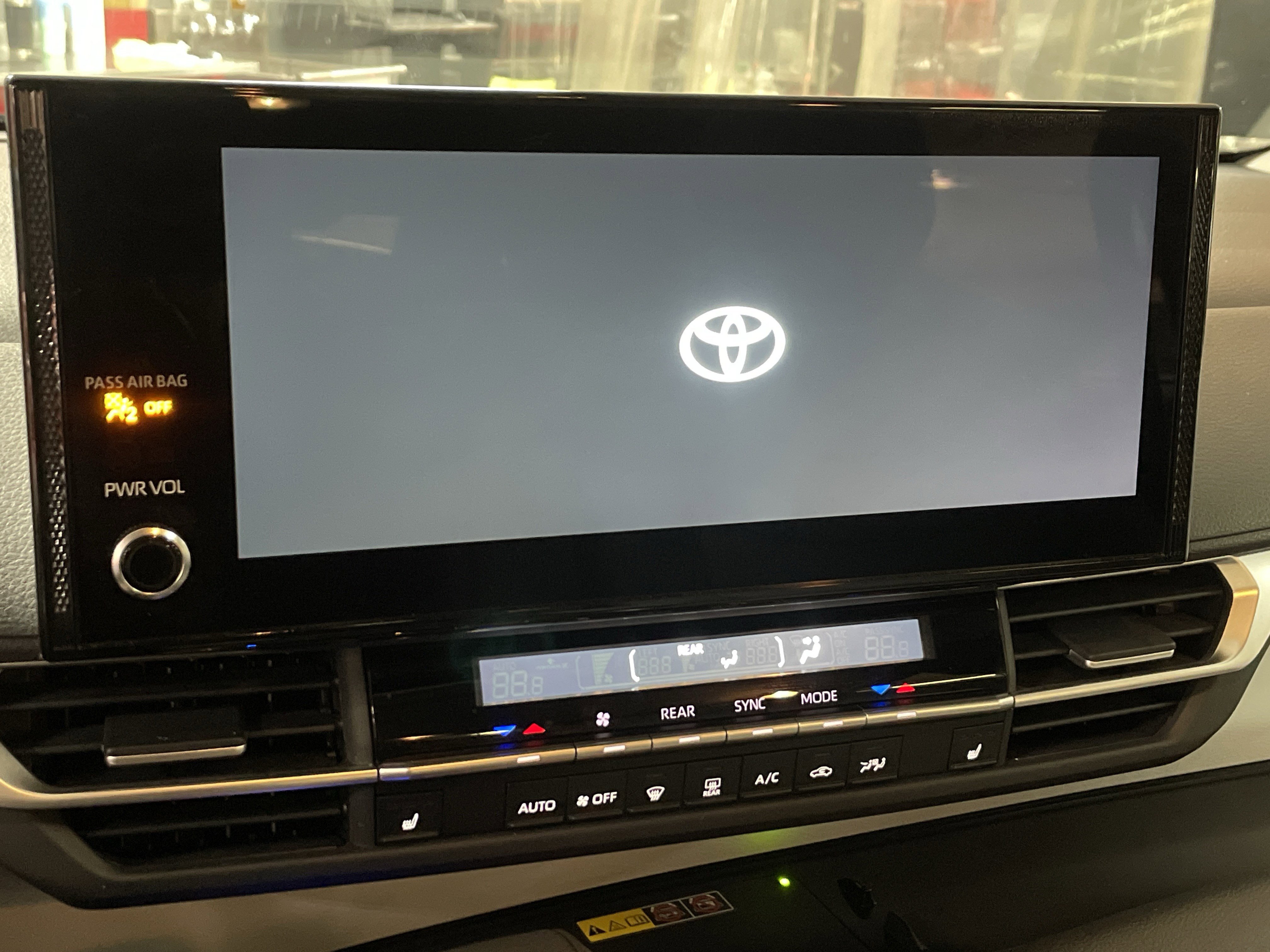 Certified 2025 Toyota Sienna XLE image 23