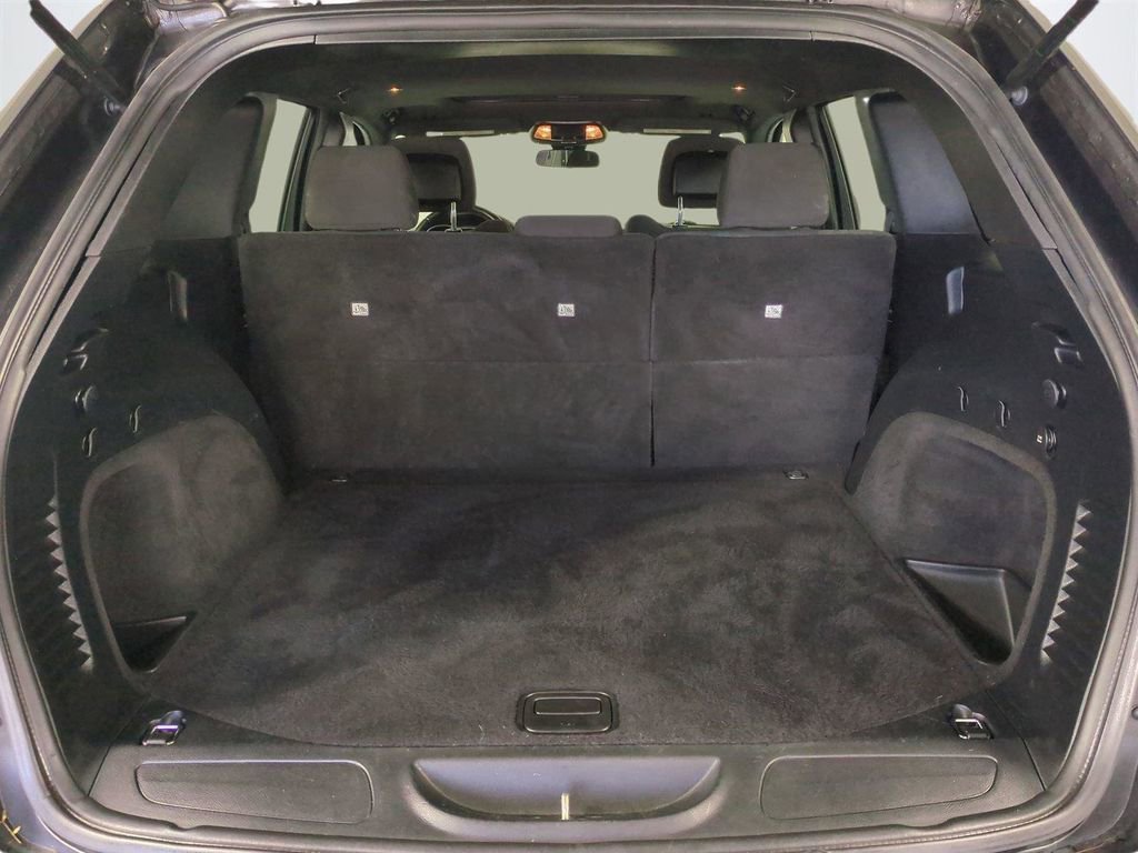 Used 2020 Jeep Grand Cherokee Laredo image 14