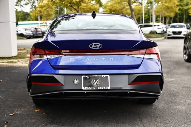 Used 2024 Hyundai Elantra SEL w/ Convenience Package FWD image 7
