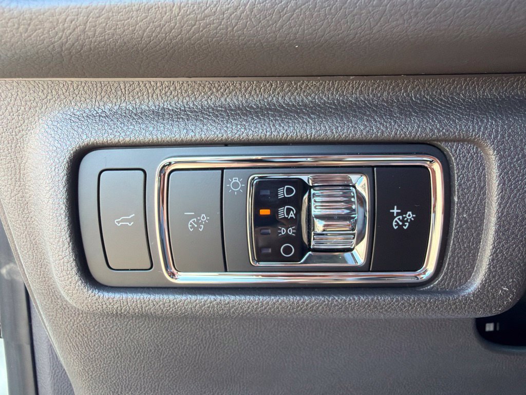 Used 2023 Lincoln Corsair AWD image 23