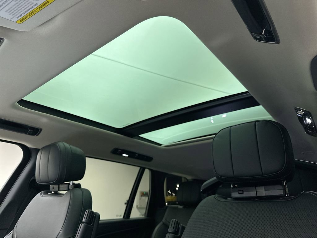New 2026 Land Rover Range Rover Long Wheelbase SE image 11