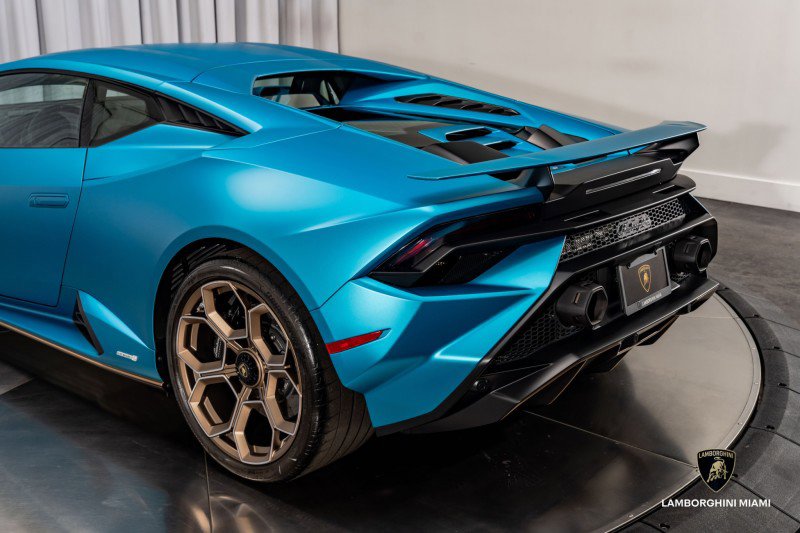 Used 2024 Lamborghini Huracan Tecnica image 13