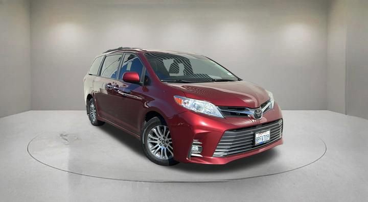 Used 2020 Toyota Sienna XLE w/ XLE Navigation Package FWD image 1
