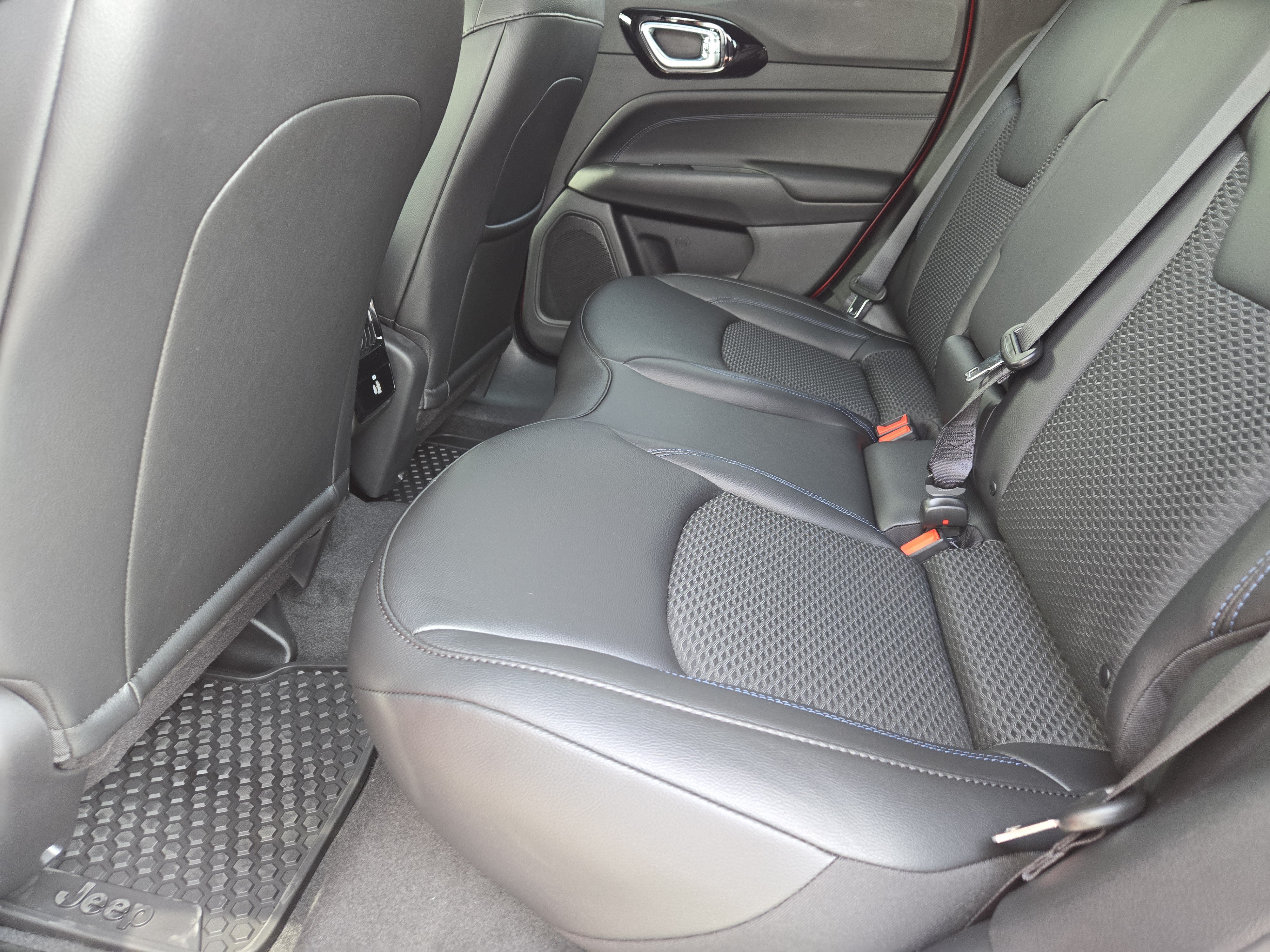 New 2026 Jeep Compass Latitude AWD/4WD image 21