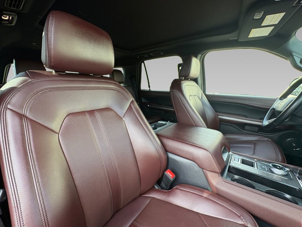 Used 2024 Ford Expedition Limited image 9