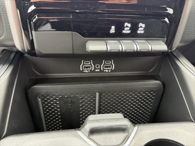 New 2026 RAM 1500 4x4 Crew Cab image 24