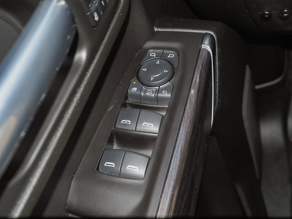 Used 2021 Chevrolet Silverado 2500 LTZ w/ LTZ Convenience Package image 31