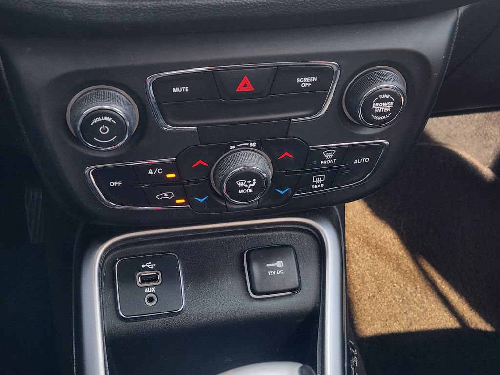 Used 2018 Jeep Compass Latitude w/ Popular Equipment Group FWD image 19