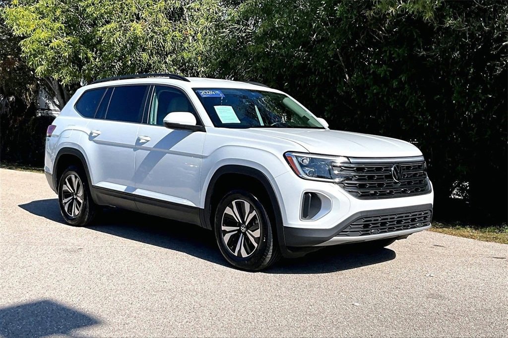 Certified 2024 Volkswagen Atlas SE image 2