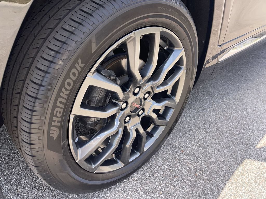 Used 2024 GMC Terrain Denali w/ Black Diamond Edition AWD/4WD image 11