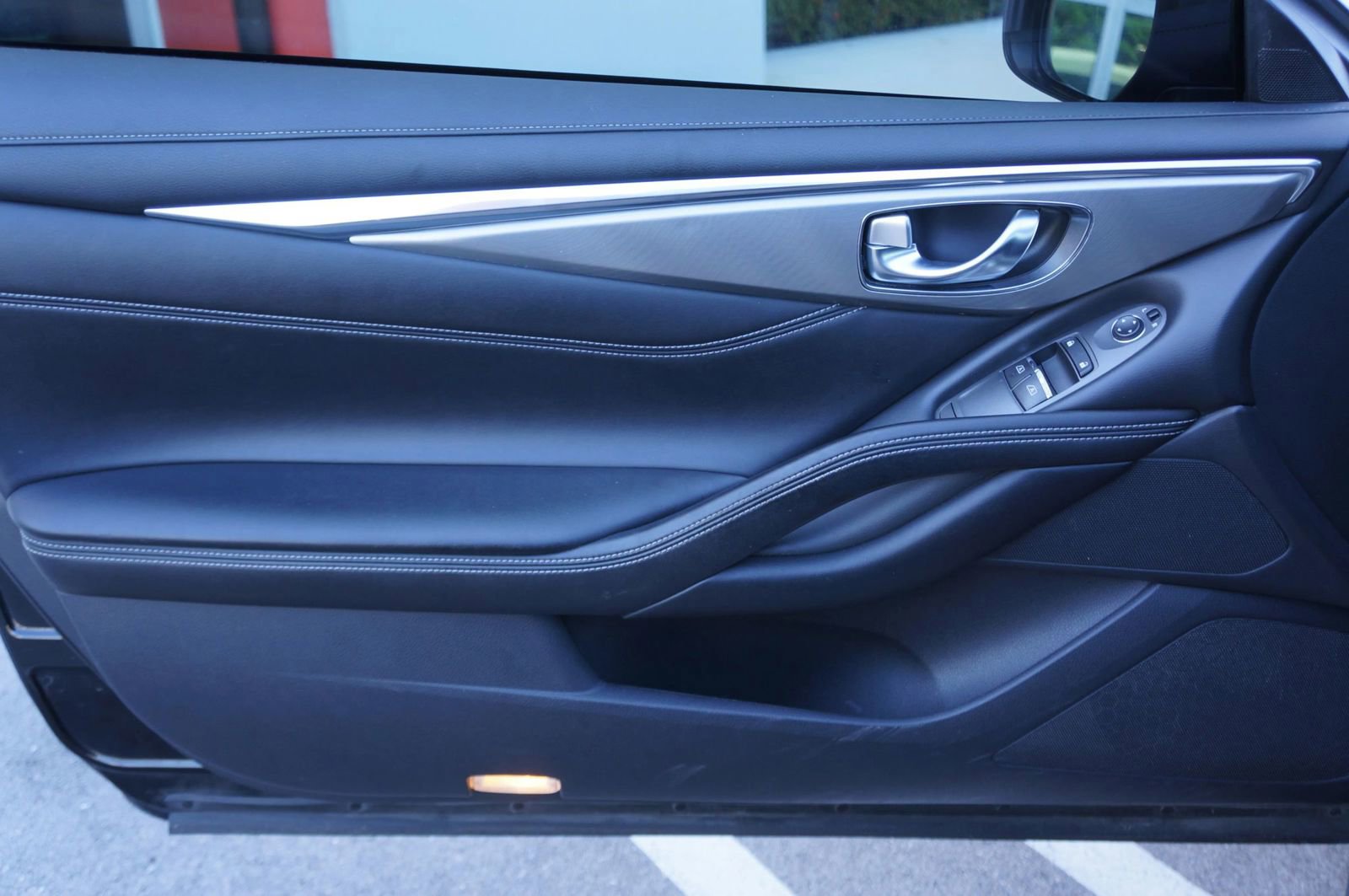 Used 2018 INFINITI Q60 2.0t w/ Cargo Package RWD image 16